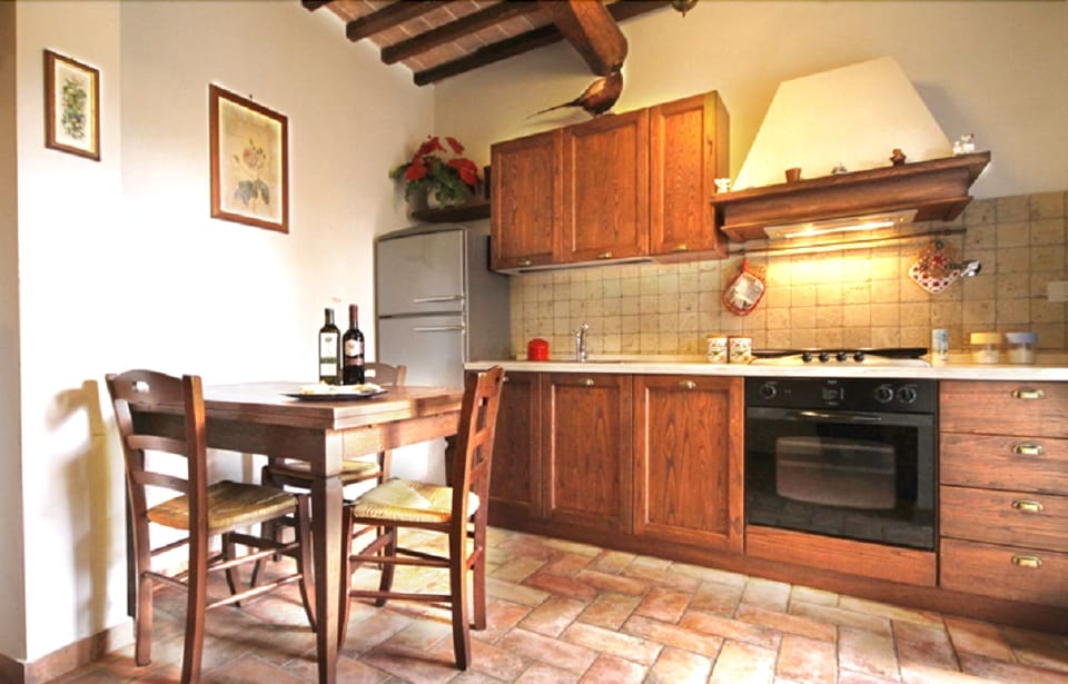 Fridge, stovetop, coffee/tea maker, cookware/dishes/utensils