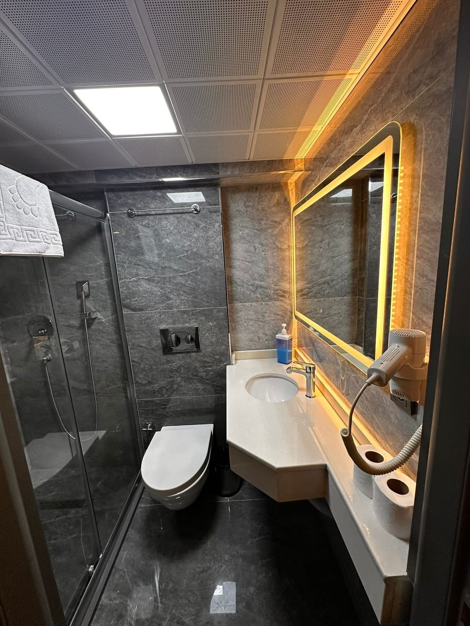 Family Quadruple Room | Bathroom | Shower, free toiletries, hair dryer, slippers
