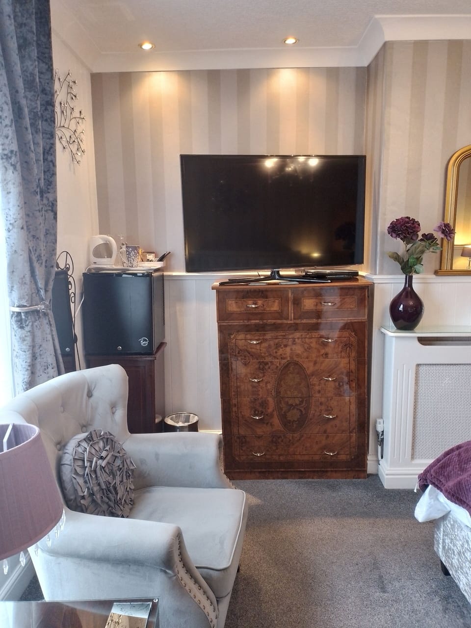 Deluxe Room, 1 King Bed, Sea View (Second Floor) | Blackout drapes, iron/ironing board, free WiFi, bed sheets