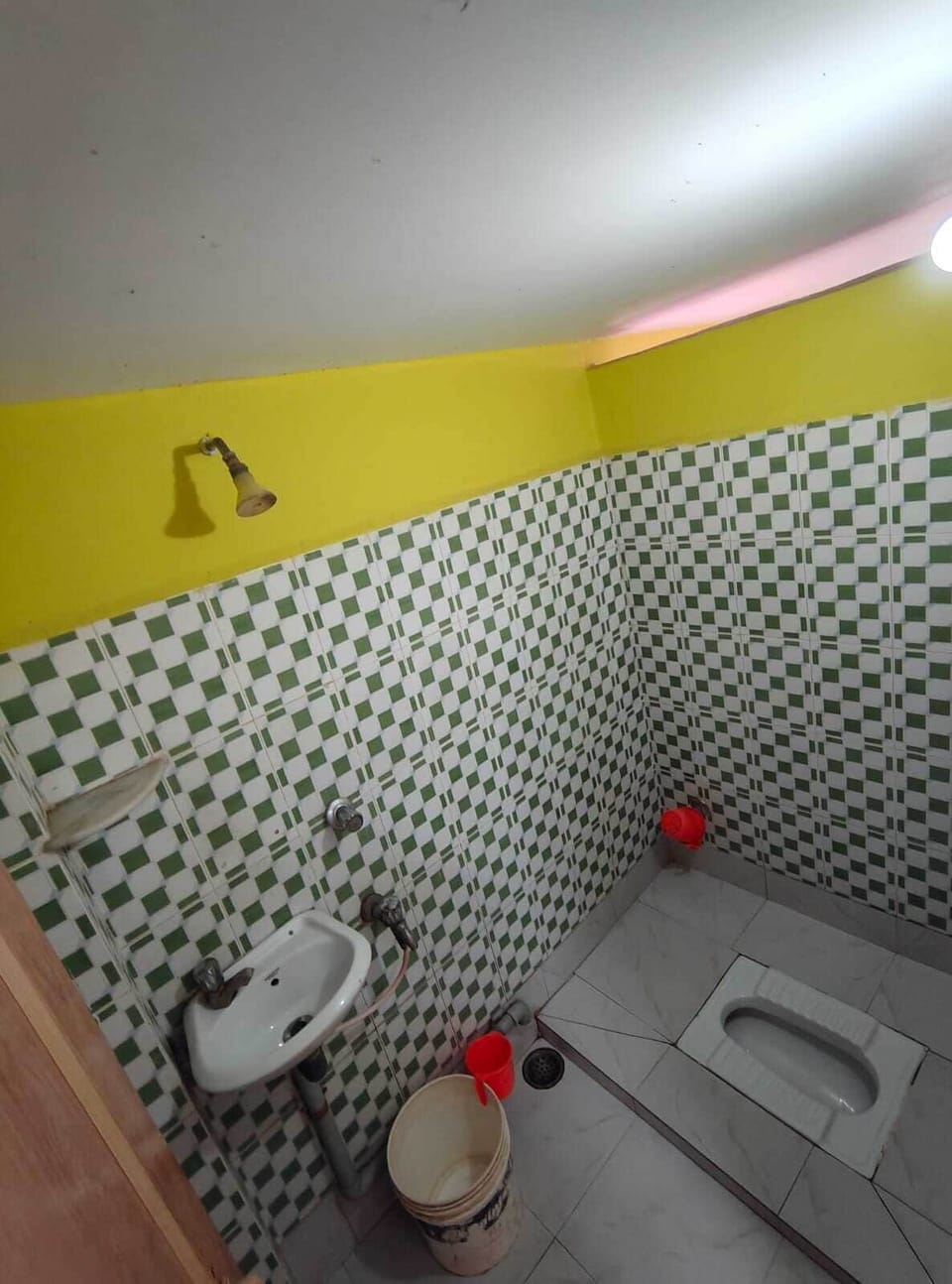 Economy Room | Bathroom | Shower, towels