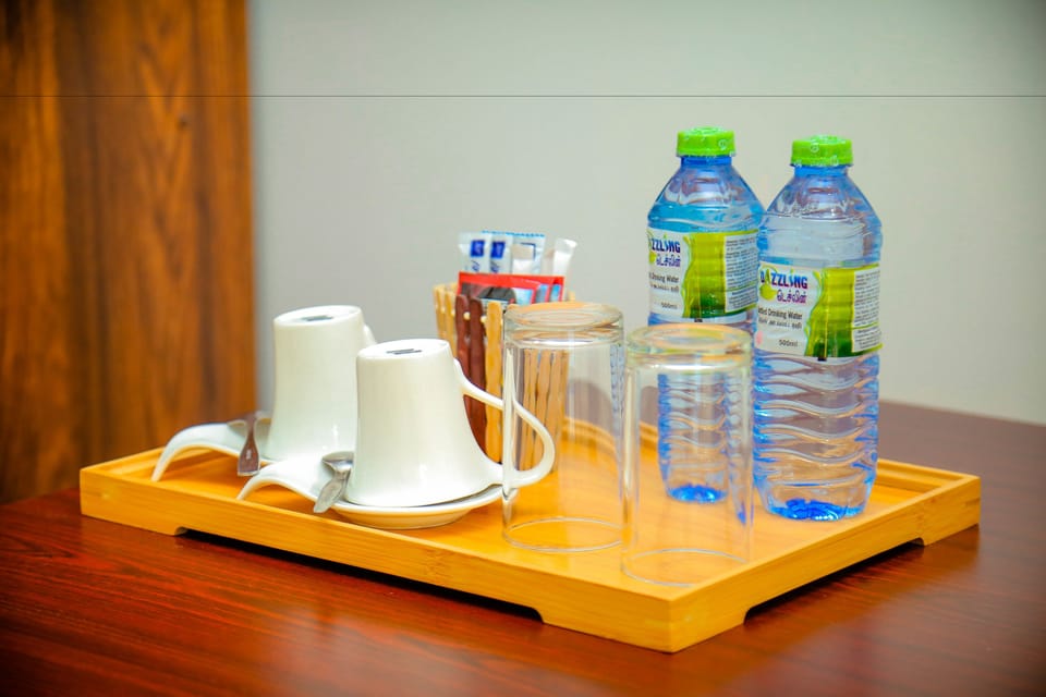 Fridge, coffee/tea maker