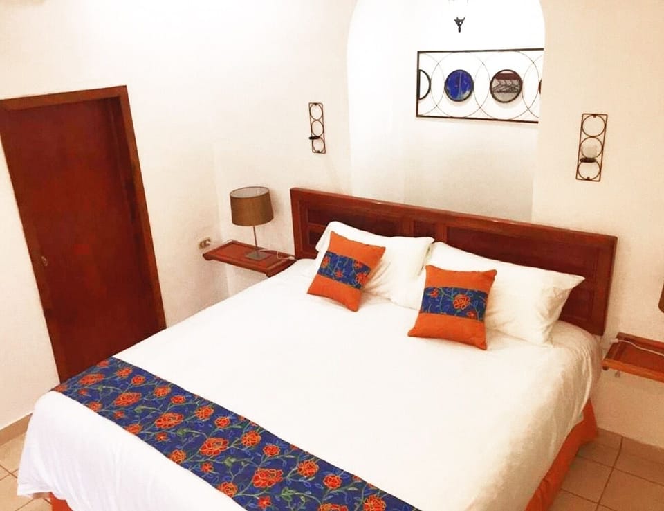 Roble, Hot Water | Soundproofing, WiFi (free), bed sheets