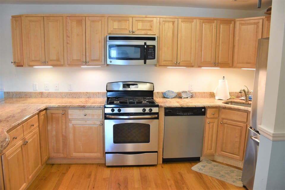 Beautiful kitchen with lots of counter space