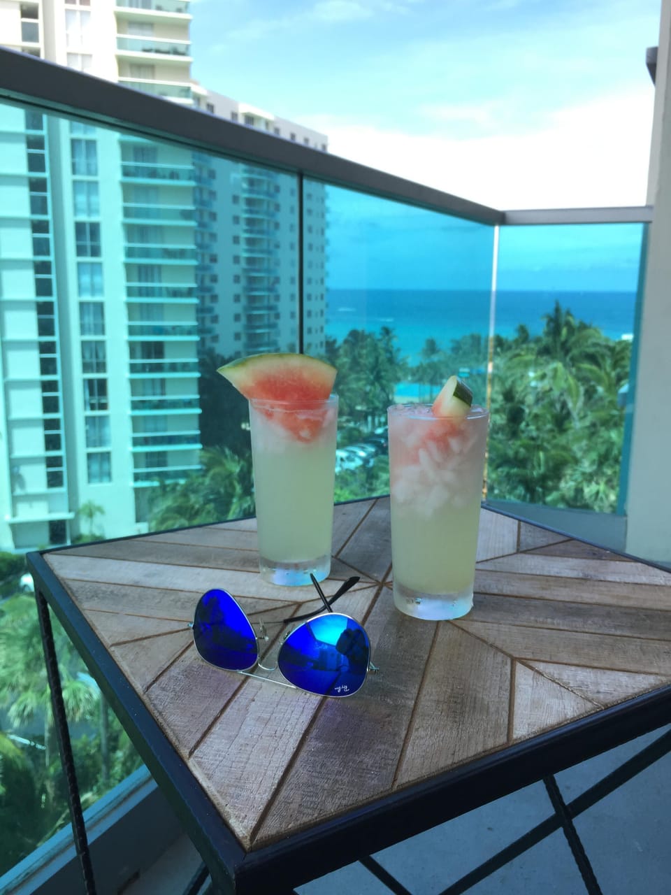 Relax on the balcony with your favourite cocktail.