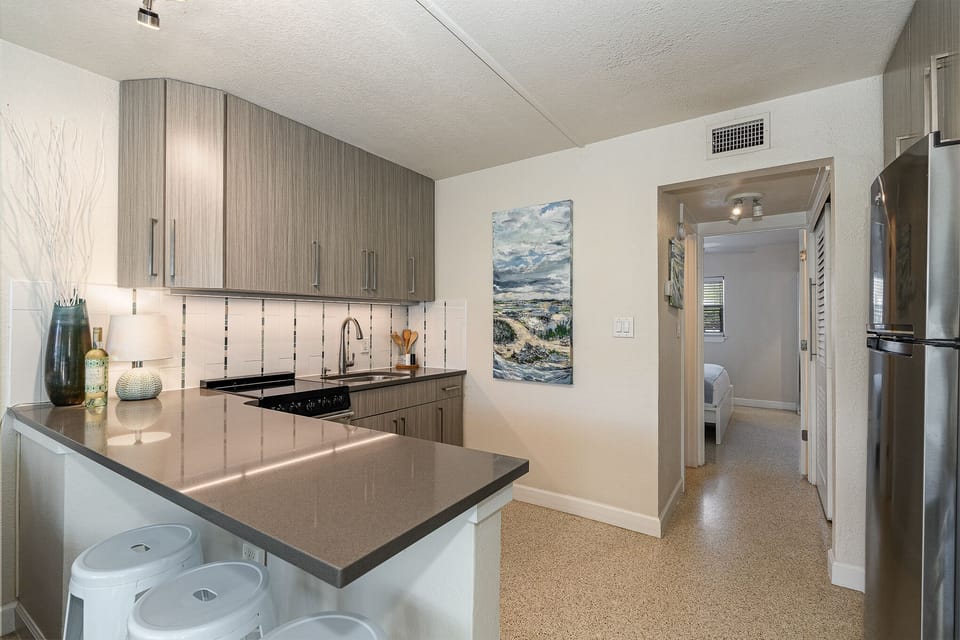 Quartz countertops with stainless steel appliances