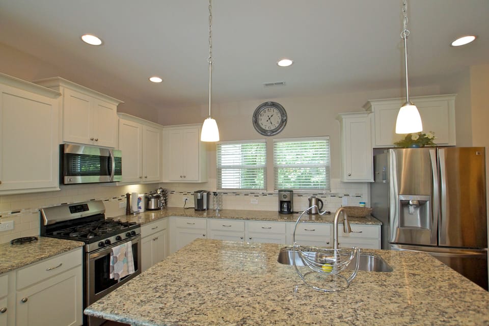 Kitchen, island table