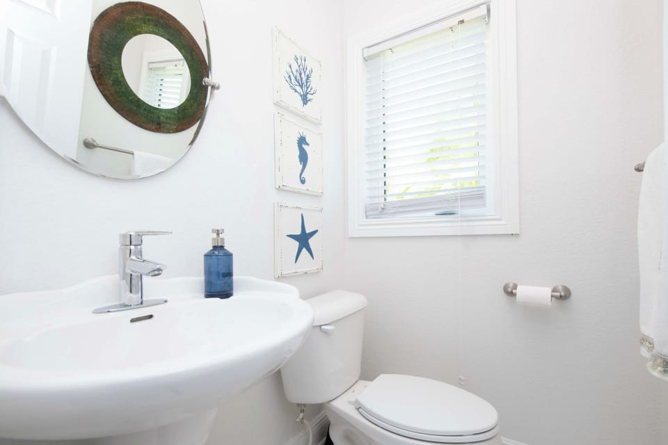 KAIBOSH the 9 to 5 / Island House 16 Half Bath