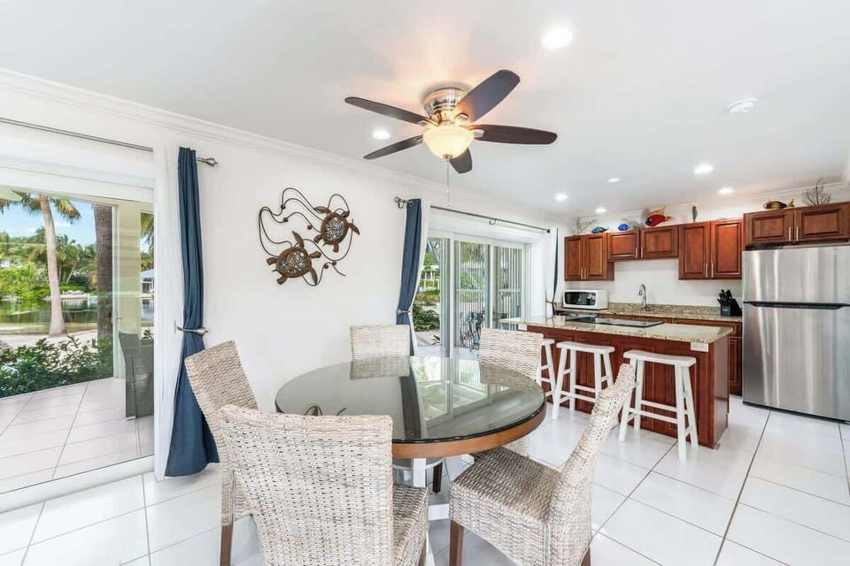 KAIBOSH the 9 to 5 Island House 16 Dining & Kitchen 
