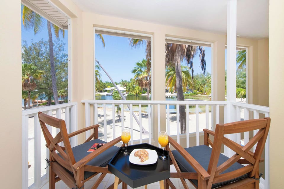 KAIBOSH the 9 to 5 / Island House 16 Second Bedroom Screened Lanai
