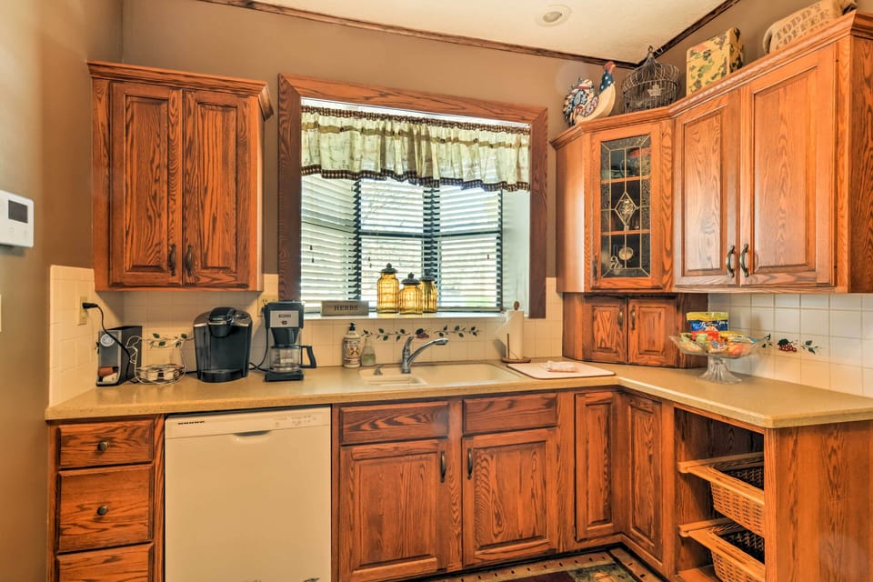 Kitchen | Toaster | Trash Bags & Paper Towels