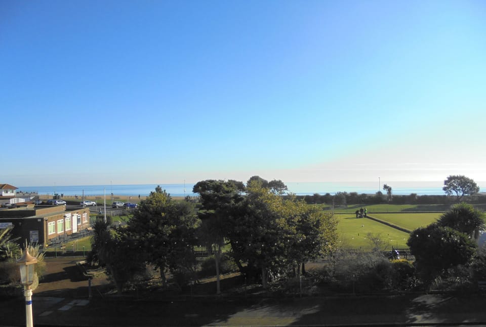 Seafront Location, location, location!