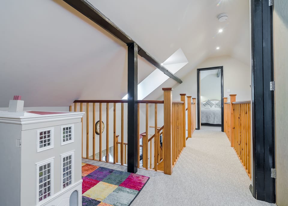 First floor landing leading to main bedroom.