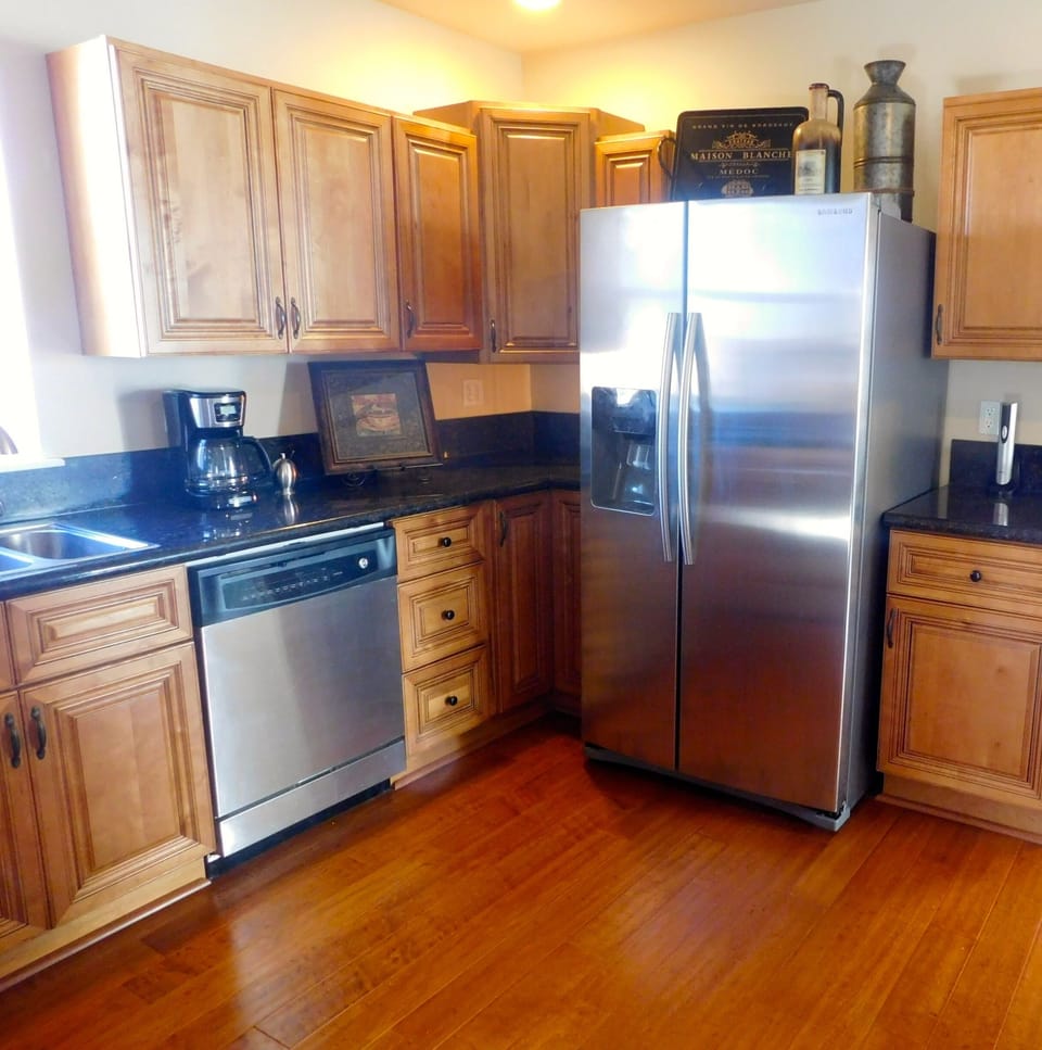 Kitchen with large side by side Fridge/Freezer and dishwasher