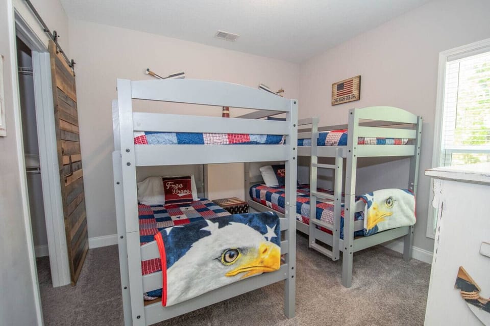 2 sets of bunk beds.