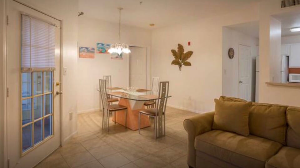 Dining room.