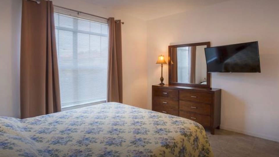 2nd Bedroom, Queen size bed, 42 in. Smart TV.