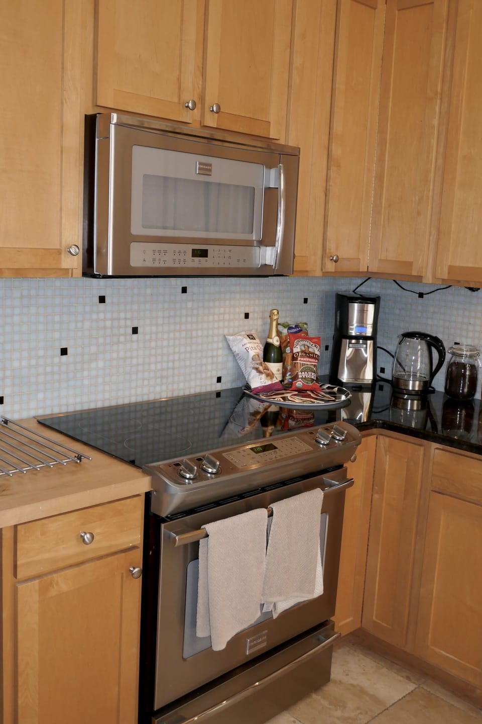 Kitchen has plates etc for 15+. Equipped to cook real meals and basis supplies.