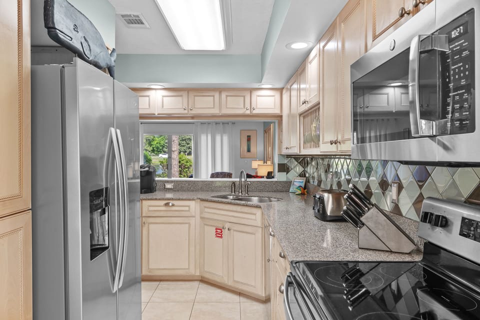 Stainless appliances.