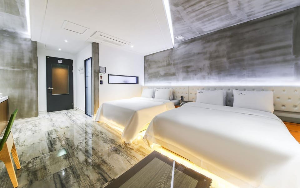 Twin Room (3rd floor) | Desk, laptop workspace, blackout drapes, free WiFi