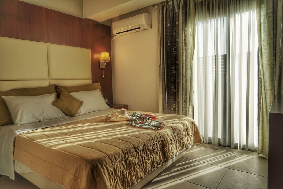 Junior Suite, Partial Sea View | Soundproofing, free cribs/infant beds, free WiFi, bed sheets