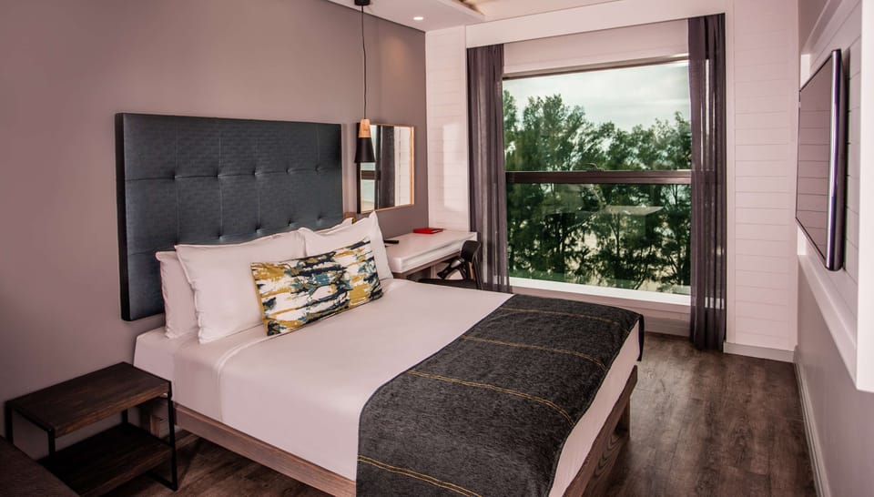 Standard Double Room | In-room safe, desk, blackout drapes, soundproofing