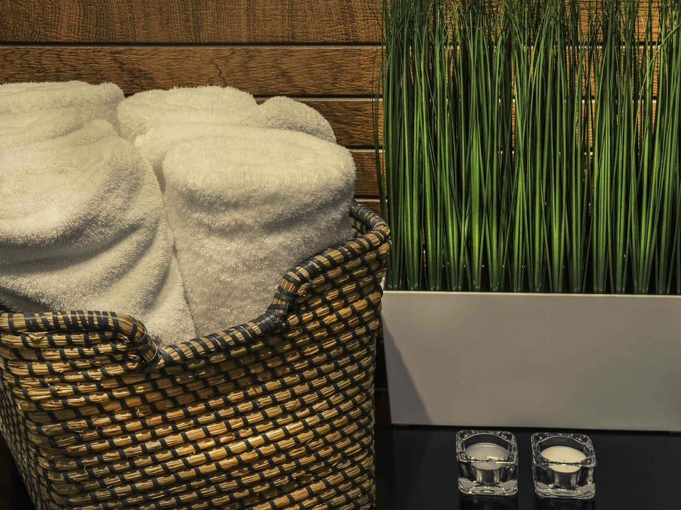 Sauna, steam room