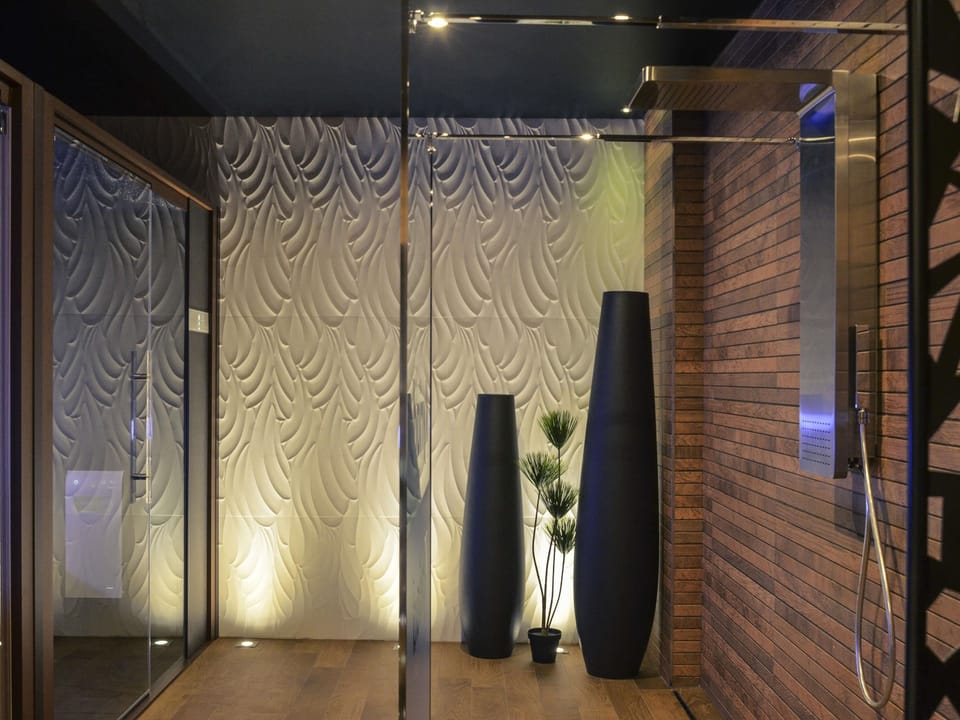 Sauna, steam room