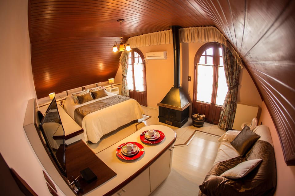 Luxury Suite, Jetted Tub | Minibar, blackout drapes, free WiFi, bed sheets