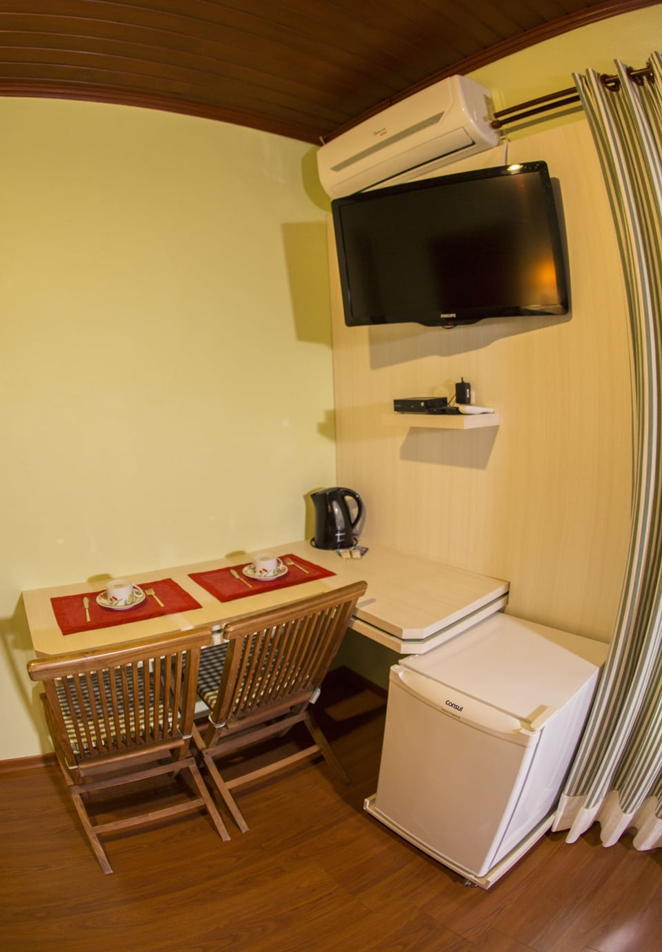 Deluxe Quadruple Room, Hot Tub | Minibar, blackout drapes, free WiFi, bed sheets