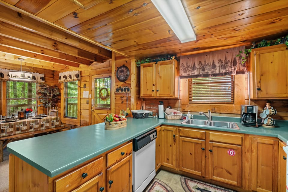Cabin, 2 Bedrooms | Private kitchen
