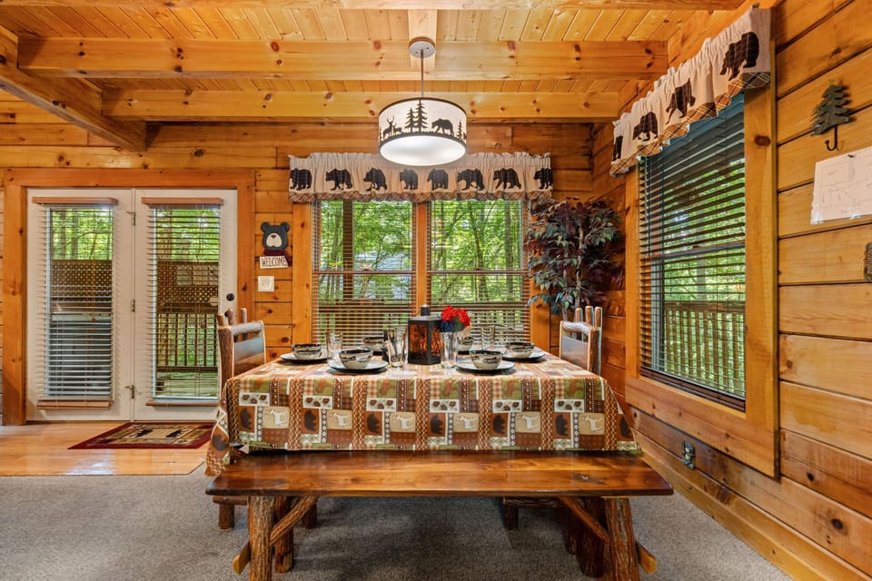 Cabin, 2 Bedrooms | Dining