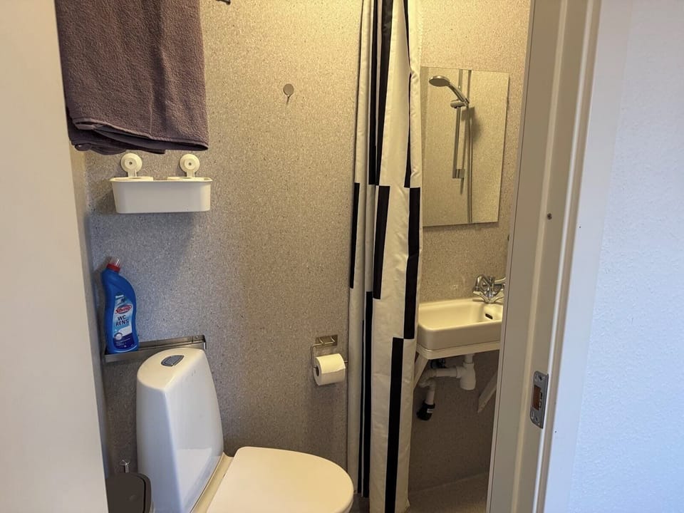 Standard Double Room, Private Bathroom | Hypo-allergenic bedding, individually decorated, individually furnished