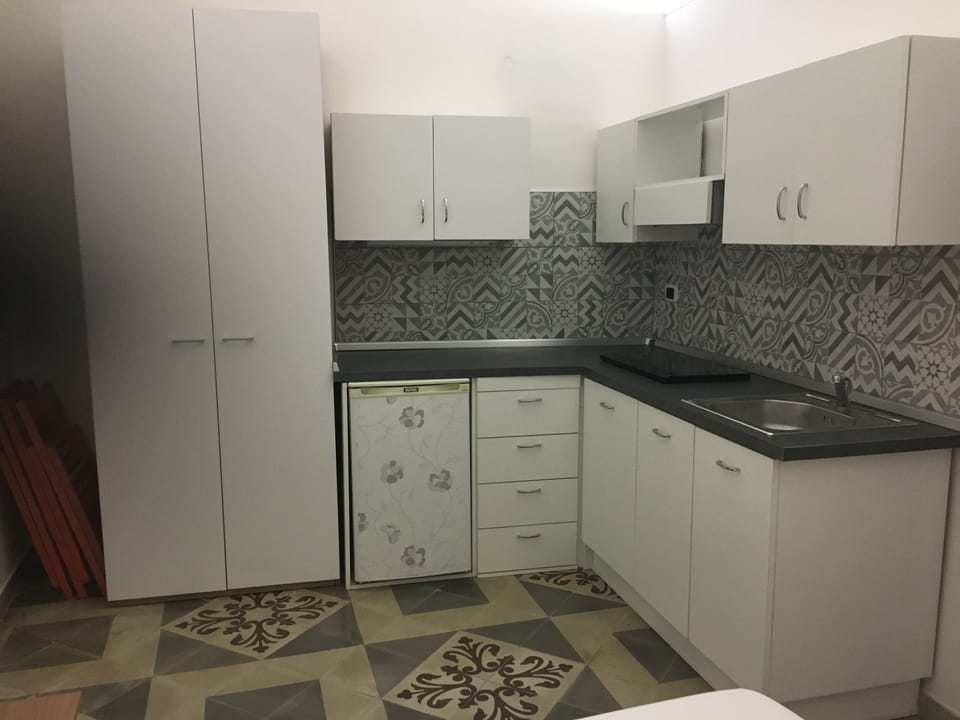 Studio, Kitchenette | Private kitchenette