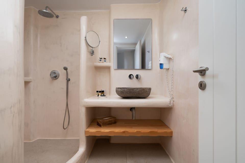 Double Room, Sea View | Bathroom | Shower, free toiletries, hair dryer, slippers