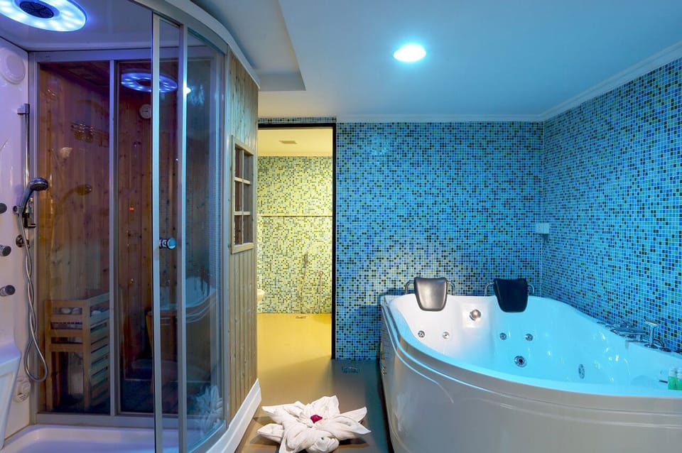 Royal Room | Bathroom | Designer toiletries, hair dryer, bathrobes, slippers