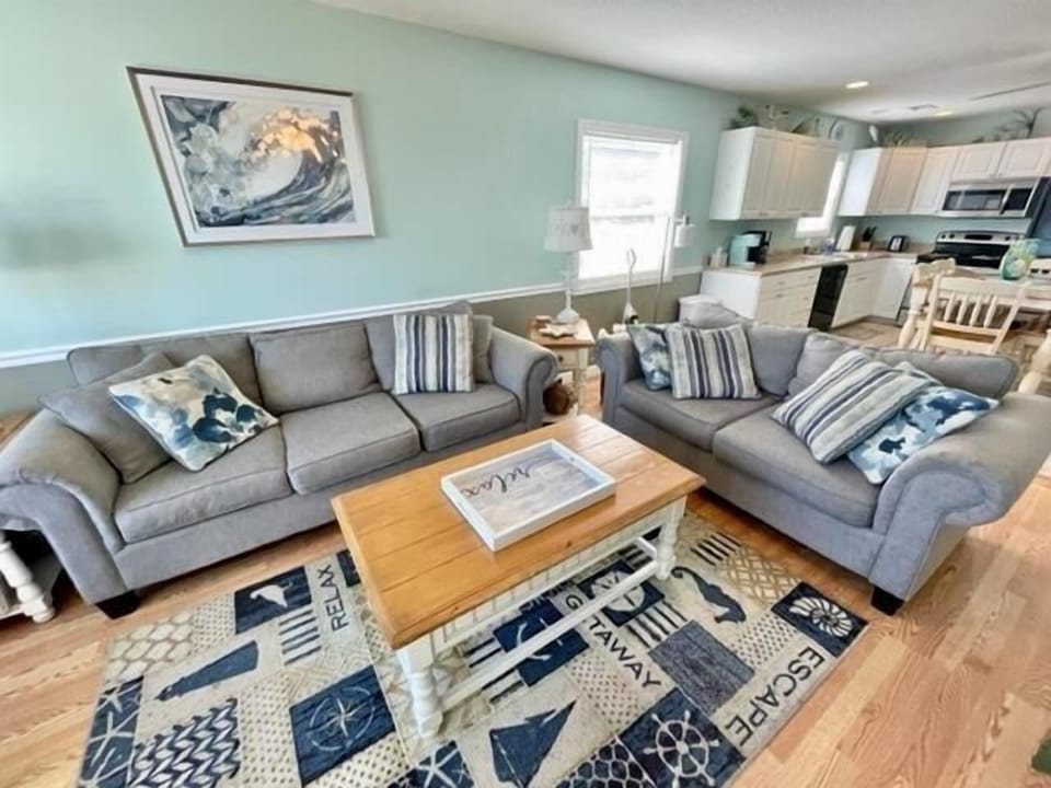 Condo, 3 Bedrooms | Living area | Flat-screen TV, video-game console, books