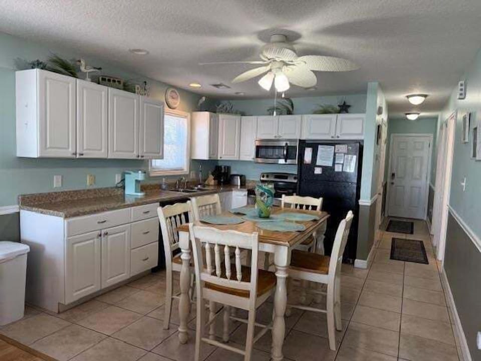Condo, 3 Bedrooms | Dining