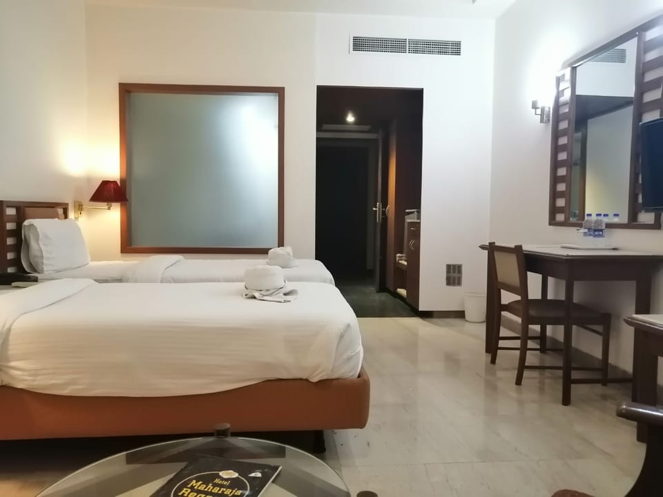 Premium Deluxe Twin | 1 bedroom, premium bedding, in-room safe, desk