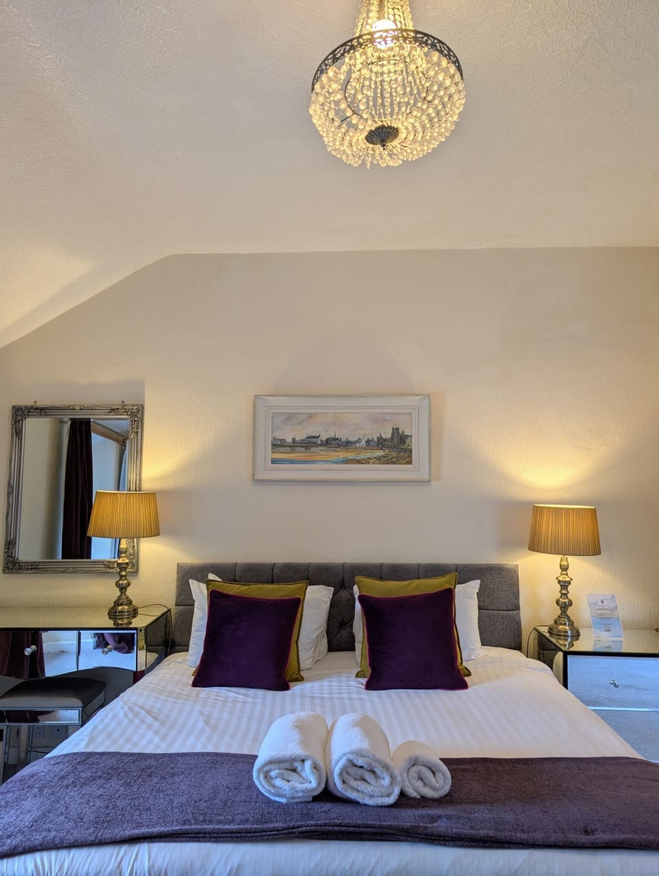 Classic Double Room, Ensuite, Mountain View | Free WiFi, bed sheets