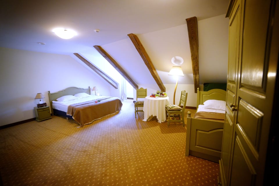 Classic Triple Room | Desk, rollaway beds, free WiFi