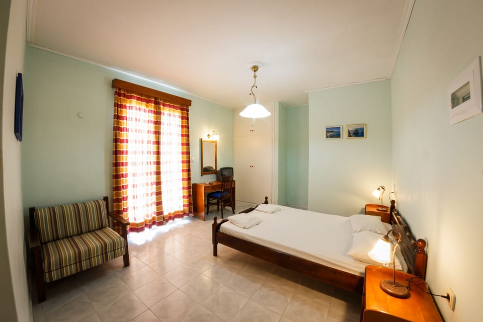 Comfort Apartment, 1 Bedroom | Blackout drapes, soundproofing, iron/ironing board, free WiFi