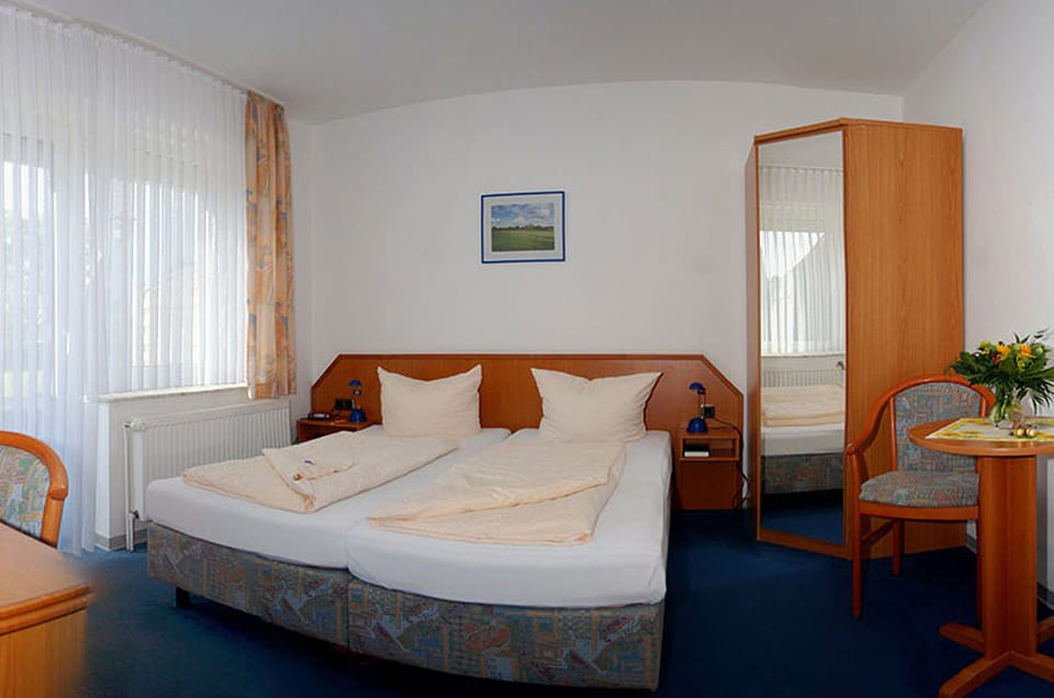 Minibar, free WiFi, bed sheets