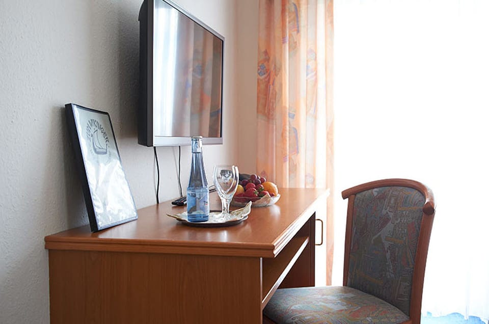 Apartment, 1 Bedroom | Minibar, free WiFi, bed sheets
