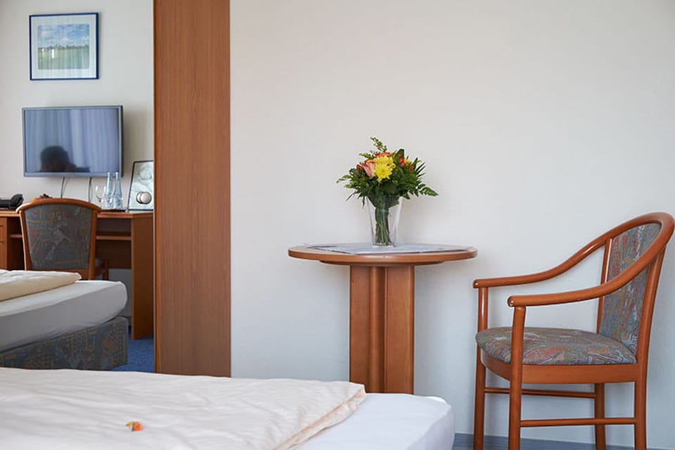 Minibar, free WiFi, bed sheets