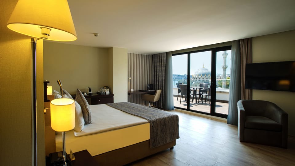Corner Suit Room With Terrace | Premium bedding, in-room safe, desk, soundproofing