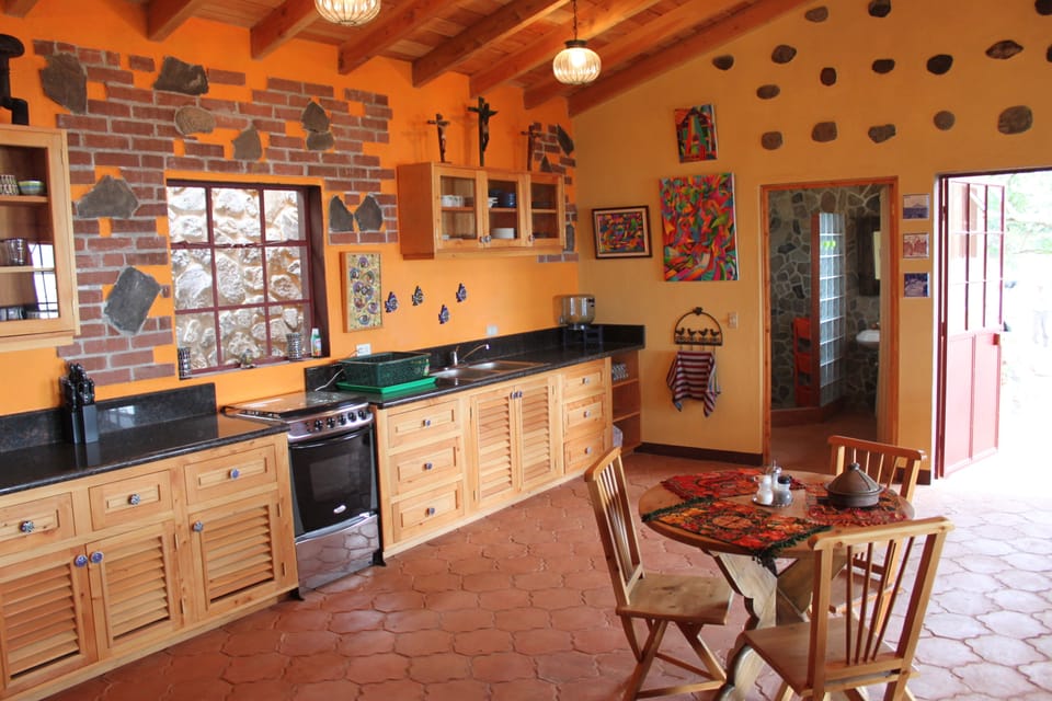 Superior Villa, 2 Bedrooms, Lake View, Mountainside | Family dining