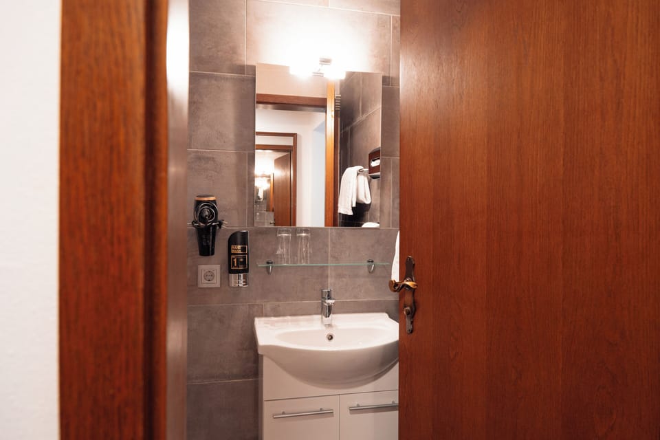 Shower, free toiletries, towels, soap