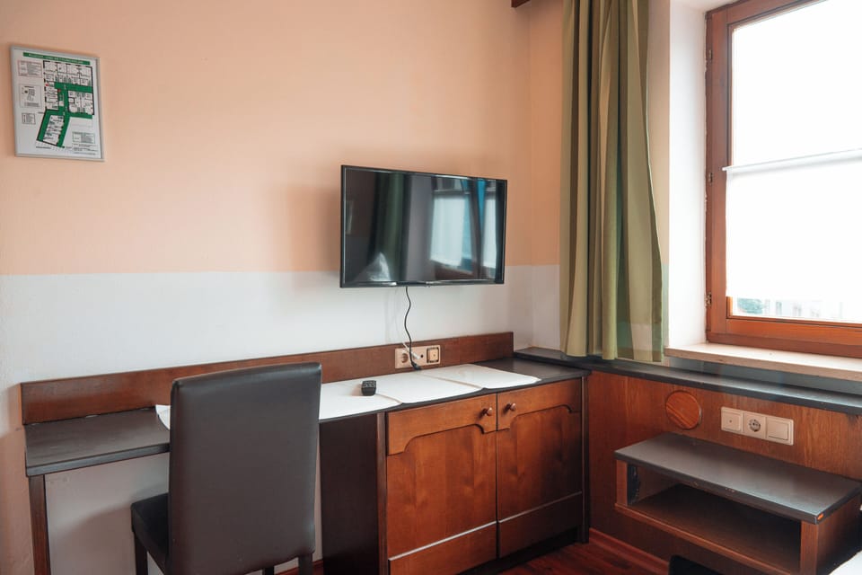 Single Room | Desk, free WiFi, bed sheets
