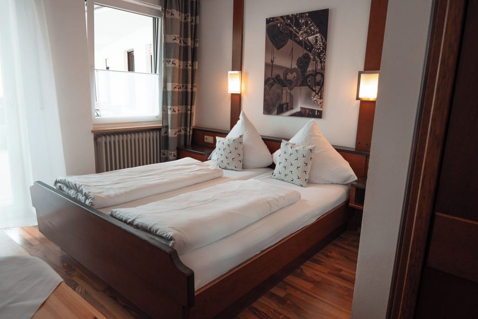 Double Room | Desk, free WiFi, bed sheets