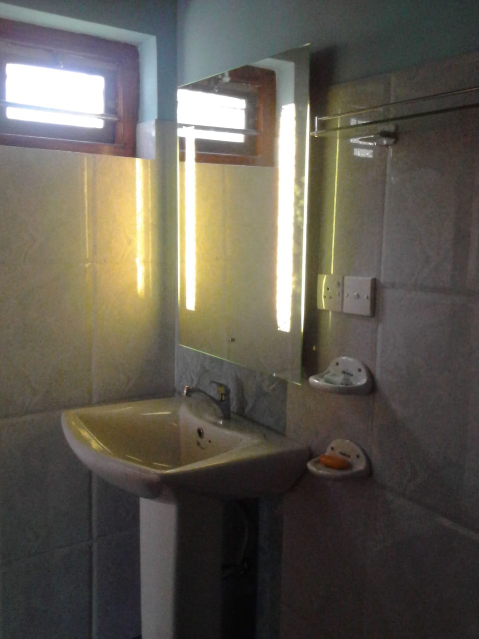 Deluxe Double or Twin Room, Garden View | Bathroom | Shower, free toiletries, hair dryer, towels